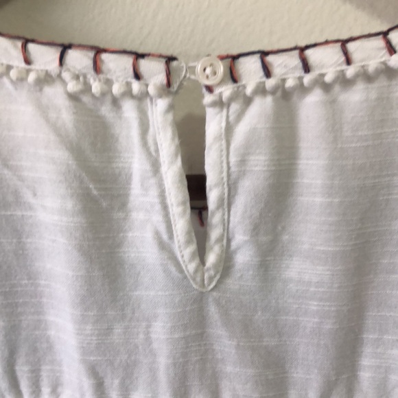 Caslon Nordstrom White Boho Floral Embroidered Yoke Top - Size XS - Picture 4 of 8